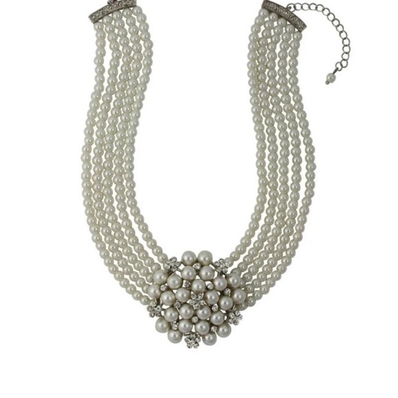 Elegant Pearl Cluster Necklace - Picture 1 of 3